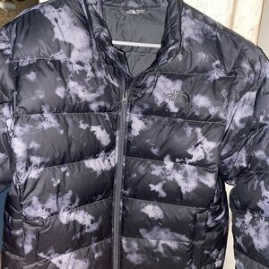 Like New The North Face Puffer, gorgeous black with grey very sleek, Size Large